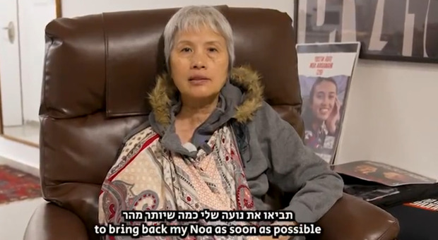 Israele, in video lo strazio della madre Noa: «Sto morendo, rilasciate mia figlia, Biden mi aiuti»