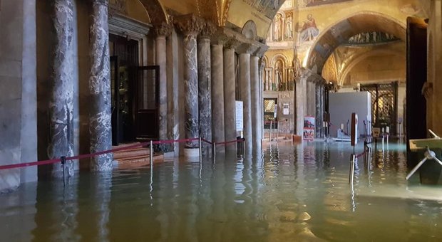 Allagamenti, San Marco riaperta. Il Procuratore: «Clima cambiato, ora intervenire. Serve il Mose»