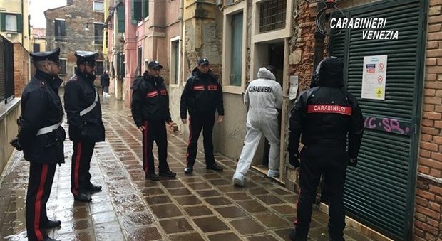 l'intervento dei carabinieri nella casa di Dorsoduro a Venezia