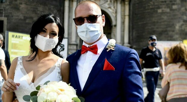 Matrimoni dal 15 giugno, a Napoli boom di riprogrammazioni per l'incognita coprifuoco