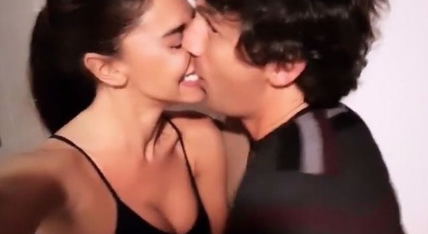 Belen Rodriguez ha un nuovo fidanzato? Ecco il primo bacio su Instagram...