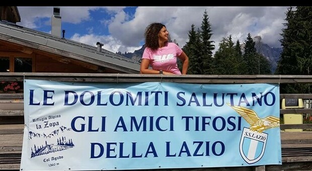 Uno striscione di benvenuto in attesa della Lazio che farà il ritiro precampionato dall'11 al 28 luglio ad Auronzo