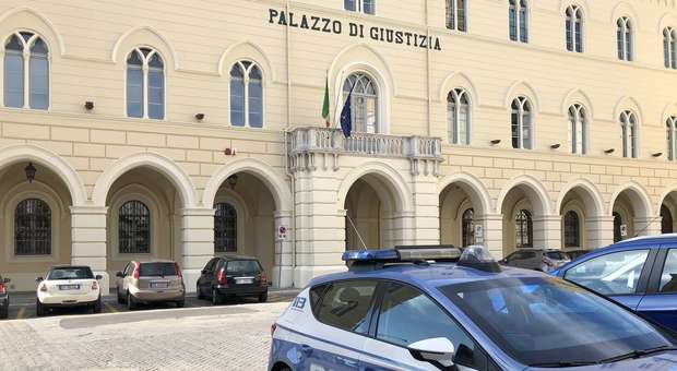 Reggio Emilia, minacce a un giudice: arrestati un commerciante e un prete