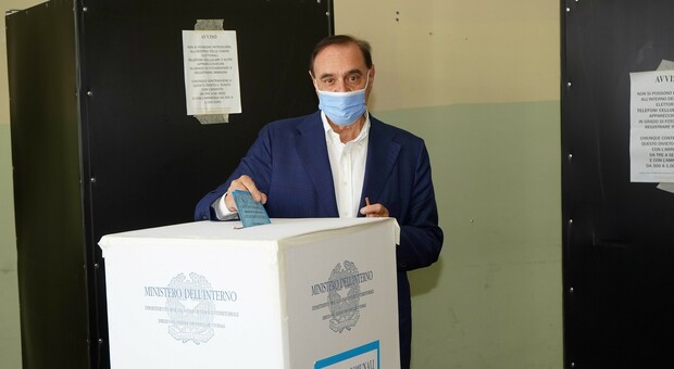 Elezioni a Benevento, Mastella rischia il ballottaggio