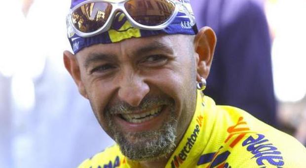 Pantani, l'ombra della camorra sul Giro '99. "A farlo squalificare sono stati i clan"