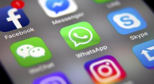 Facebook, Instagram e WhatsApp down in tutta Europa: non si caricano foto e vocali