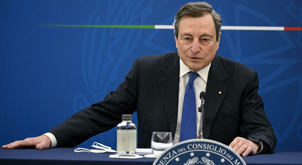 Green pass, Draghi: «Variante Delta minacciosa, certificato tiene aperte le attività»