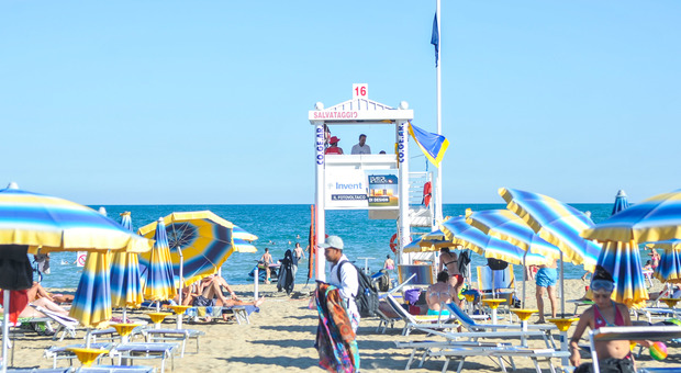 Coronavirus, stagione balneare in Veneto compromessa: in spiaggia si tornerà (forse) a luglio