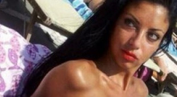 Tiziana, suicida per il video hot L'atto d'accusa della madre: «Schiava del fidanzato»