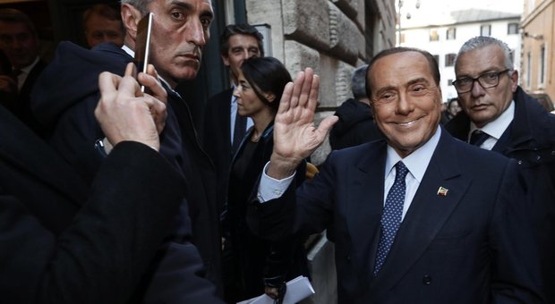 Berlusconi alla riscossa, sente odore di battaglia