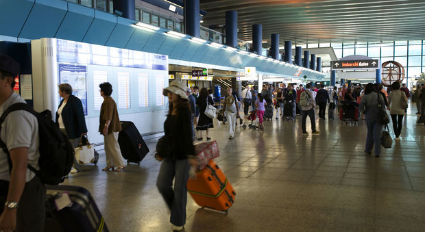 Roma, allarme bomba in aeroporto per una bottiglia davanti al terminal