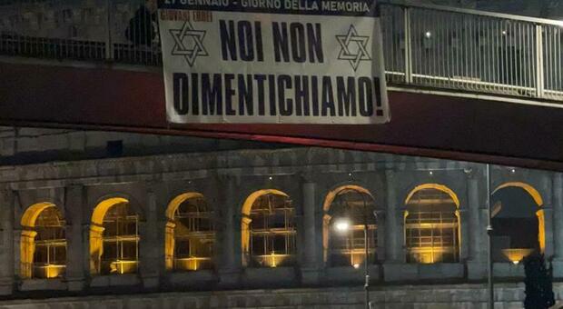 Roma, striscioni dei Giovani Ebrei affissi nei luoghi simbolo della città: "Noi non dimentichiamo!"