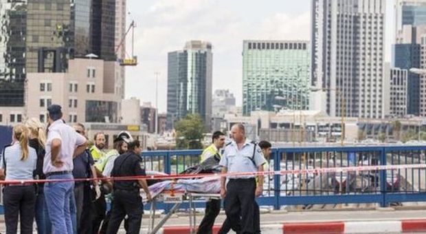 Israele, ancora violenza: 2 morti accoltellati a Tel Aviv, tre vittime in Cisgiordania