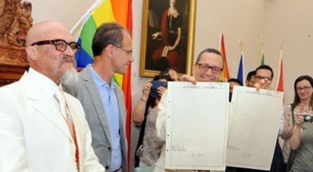 Il matrimonio gay ora è nel registro La prima volta con la firma del sindaco