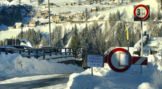 Val Fiorentina, strada isolata. Provinciale vietata da 5 mesi