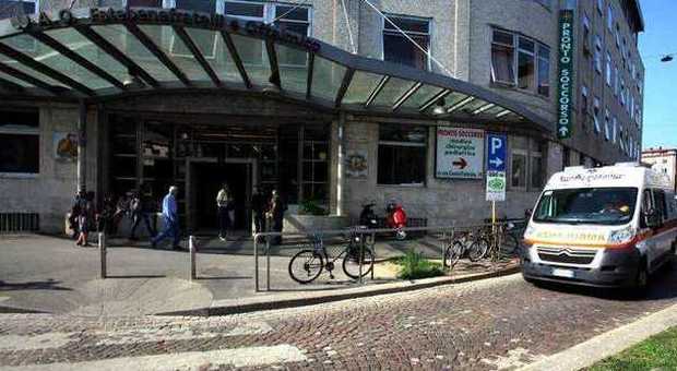 Intascavano i soldi dei pazienti allo sportello: denunciati 5 dipendenti dell'ospedale Fatebenefratelli