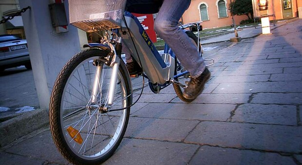 Sequestrate 200 bici elettriche irregolari: la multa può arrivare fino a 182mila euro