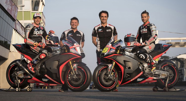 Da sinistra Stefan Bradl, Fausto Gresini, il Responsabile di Aprilia Racing Romano Albesiano e Alvaro Bautista