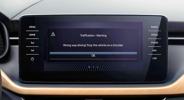 L'avviso sullo schermo dell'auto del sistema “wrong-way driver warning” di Bosch