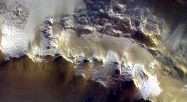 Cratere ghiacciato su Marte, arrivano le immagini dalla sonda ExoMars
