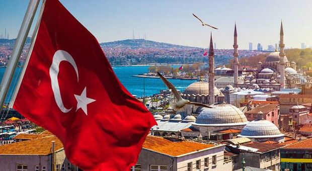 Turchia, vice ministro Finanze: determinati a continuare politica di riduzione tassi