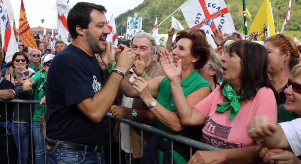 Salvini: Berlusconi d'accordo a parole ma non basta. Nuovo attacco al Papa
