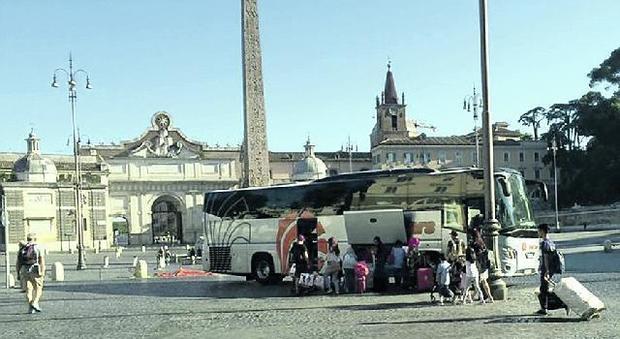 Roma, varchi fantasma e poche multe: le falle del piano sui bus turistici