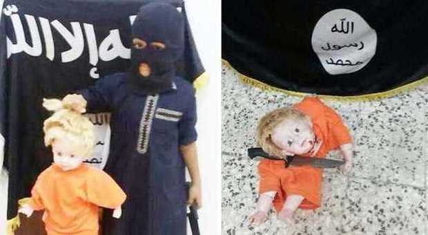 Follia sul web: il video del bambino che decapita la bambola come ha visto fare con Foley