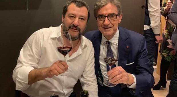 L'enologo Riccardo Cotarella con il ministro dell'Interno, Matteo Salvini, al Vinitaly