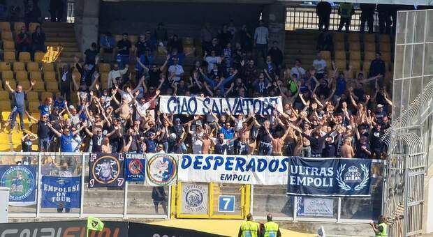 Anche i tifosi dell'Empoli ricordano Salvatore Giannone, l'ultra del Lecce morto in settimana. E la Curva applaude