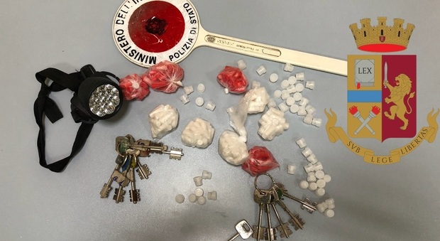 Cocaina ed eroina, oltre 200 grammi sequestrati alle «Case celesti»