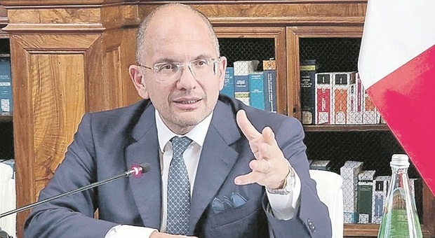 Il commissario Guido Castelli