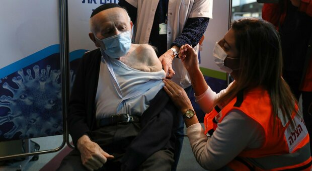 Vaccini, in Israele prima dose a oltre 3 milioni di persone (un terzo della popolazione) e invio di 5.000 sieri ai palinestesi