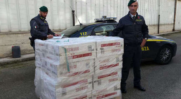 Contrabbando, maxi-sequestro di 1,5 tonnellate di «bionde»: ci sono anche le pericolose «cheap white»
