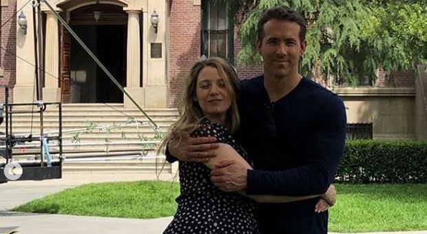 Blake Lively compie 32 anni, gli auguri del marito Ryan Reynolds su Instagram sono decisamente irriverenti