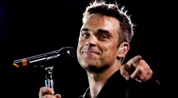 Robbie Williams flirta con 15enne: "Oh, no. Non pubblicate questo video..."
