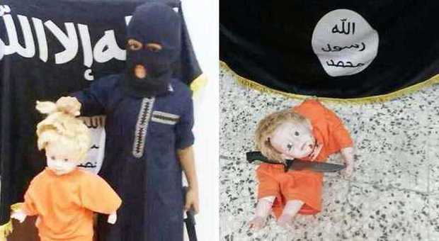 Follia sul web: un bambino decapita la bambola come ha visto fare con Foley
