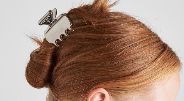 «Evitate questi errori quando ci laviamo i capelli con lo shampoo»: i consigli della parrucchiera, il video è virale