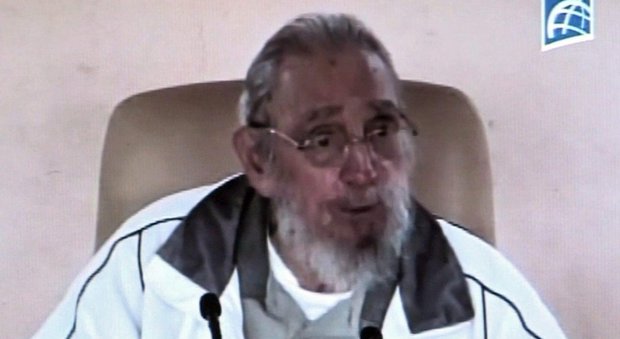 Fidel Castro riappare in pubblico dopo otto mesi