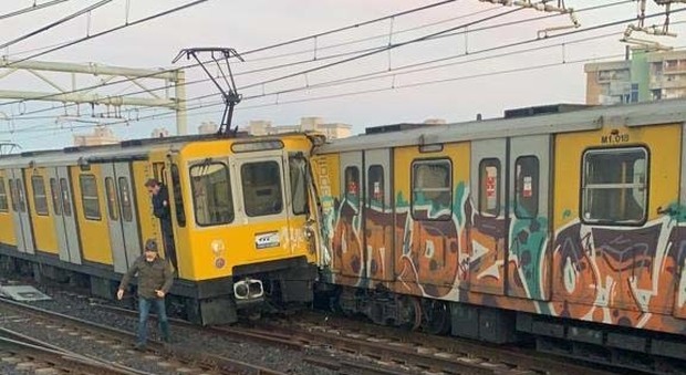 Incidente tra treni nella metropolitana di Napoli, il legale accusa: scatola nera illegibile