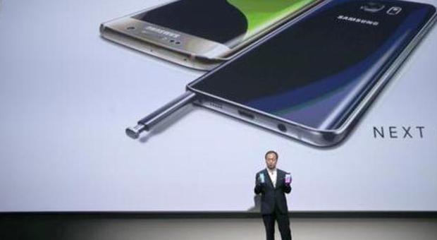 Samsung, polemiche per il Galaxy Note 5: ​danni se il pennino non è inserito correttamente