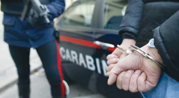 Ponticelli, rapina oltre 2mila euro a due persone: arrestato