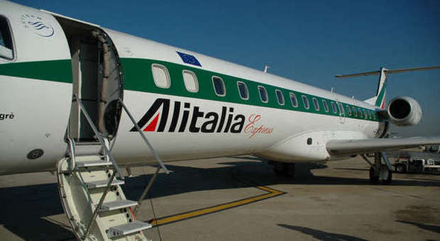 Alitalia, pignoramenti ai piloti truffatori: sequestrati conti correnti e case