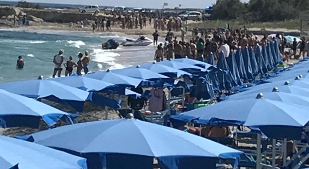 Tragedia in spiaggia a San Foca: muore durante la liberazione delle tartarughe