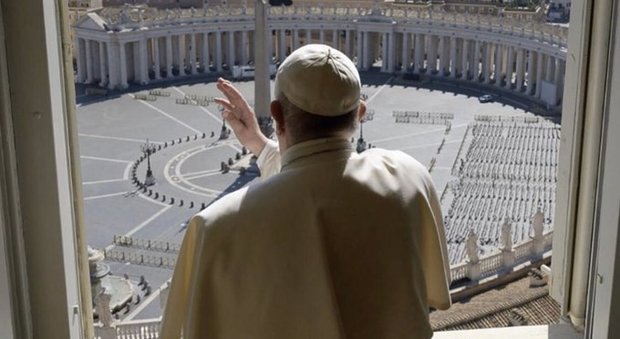 Vescovo di Bergamo chiede 3 mensilità ai suoi preti, il Papa lo imita e chiede ai cardinali soldi per la carità Vescovo di Bergamo chiede 3 mensilità ai suoi preti, il Papa lo imita e chiede ai cardinali soldi per la carità