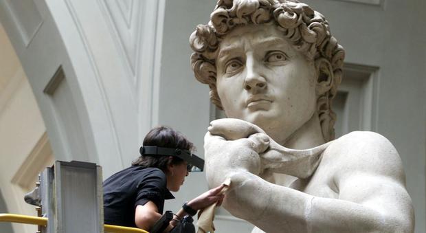 Firenze, per il David di Michelangelo scattano i ventagli "anti-bagarini"