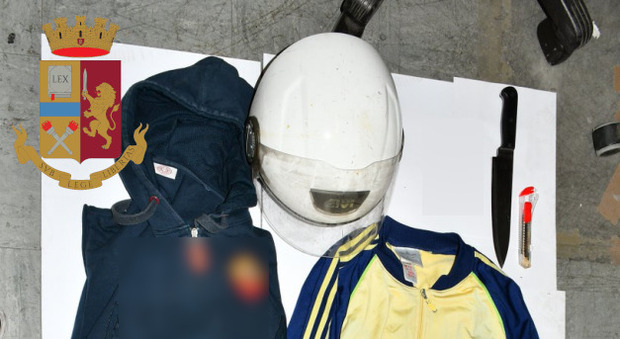 I vestiti sequestrati dalla polizia (foto Questura di Roma)