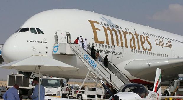 Emirates "guarda con interesse" Etihad per creare la più grande compagnia del mondo