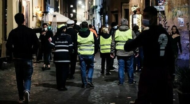 Roma, movida sotto chiave: arrivano gli 'steward della notte'. Si parte da Trastevere e San Lorenzo