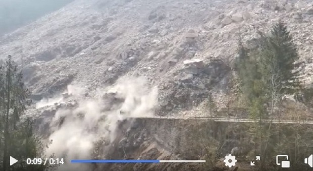 Massi ciclopici sull'Agordina: fatti saltare in aria con 150kg di miscela esplosiva